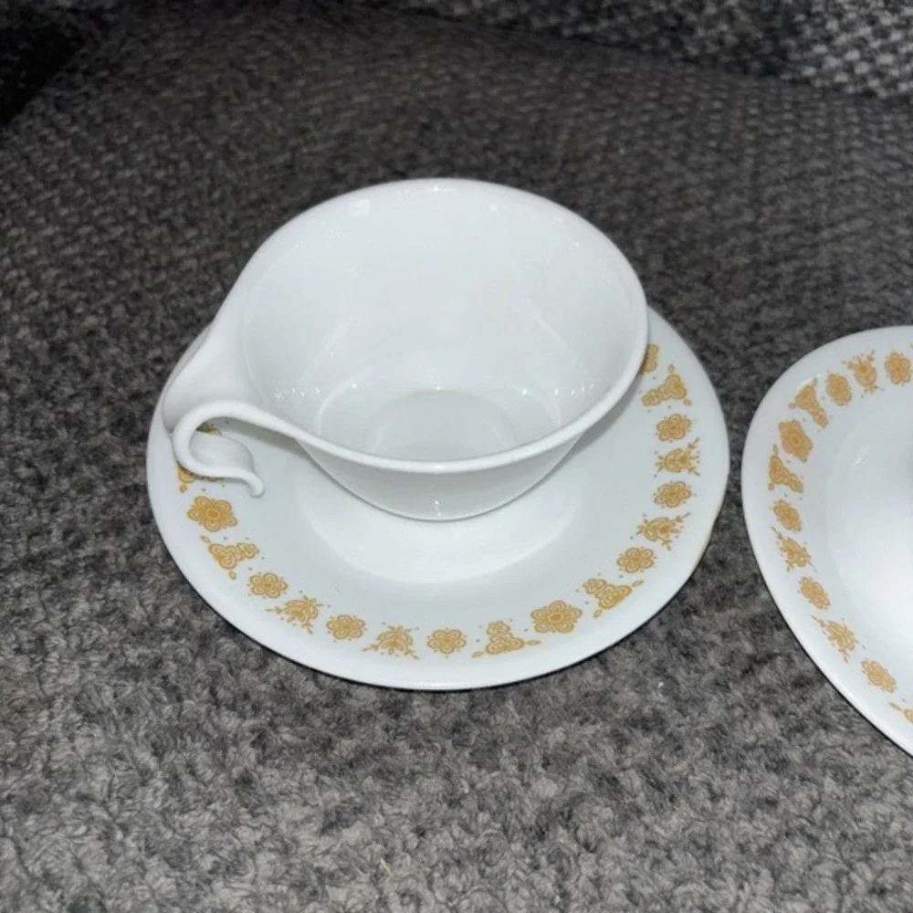 Set of 4 ~ Corelle ~ Butterfly Gold‎ ~ Hook Handle Coffee Cups and Saucers
